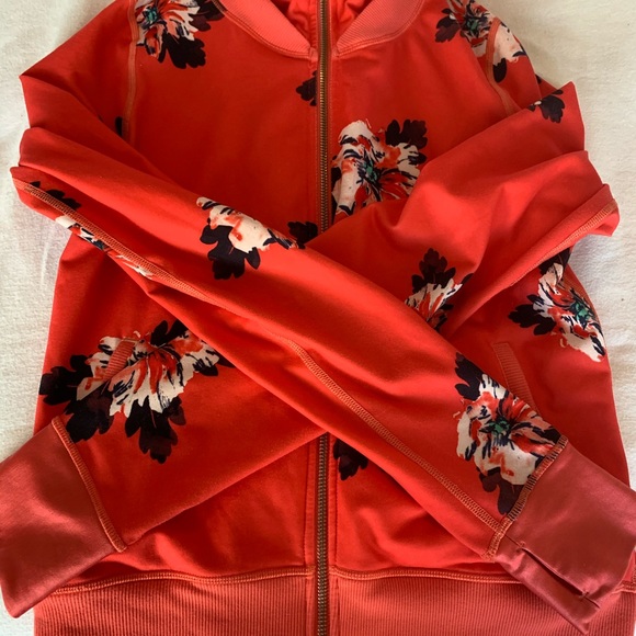 Lululemon jacket - Picture 2 of 6